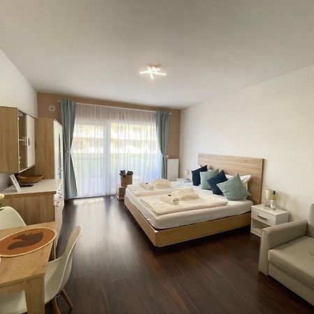 Bike & Spa Velence Apartman Ngoại thất bức ảnh