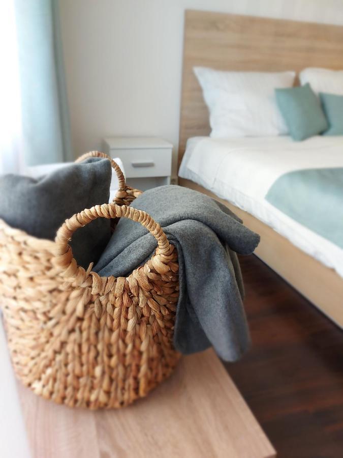 Bike & Spa Velence Apartman Ngoại thất bức ảnh