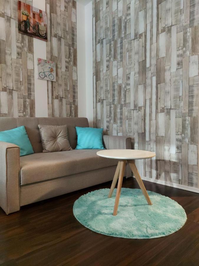 Bike & Spa Velence Apartman Ngoại thất bức ảnh