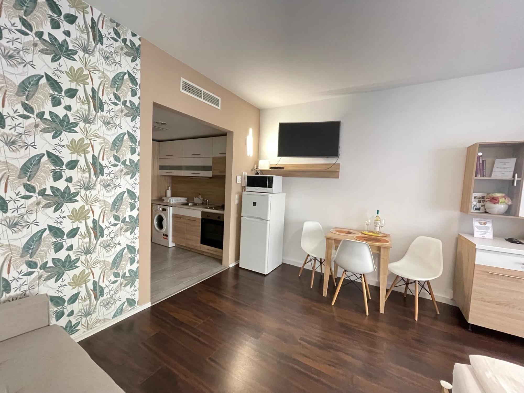 Bike & Spa Velence Apartman Ngoại thất bức ảnh